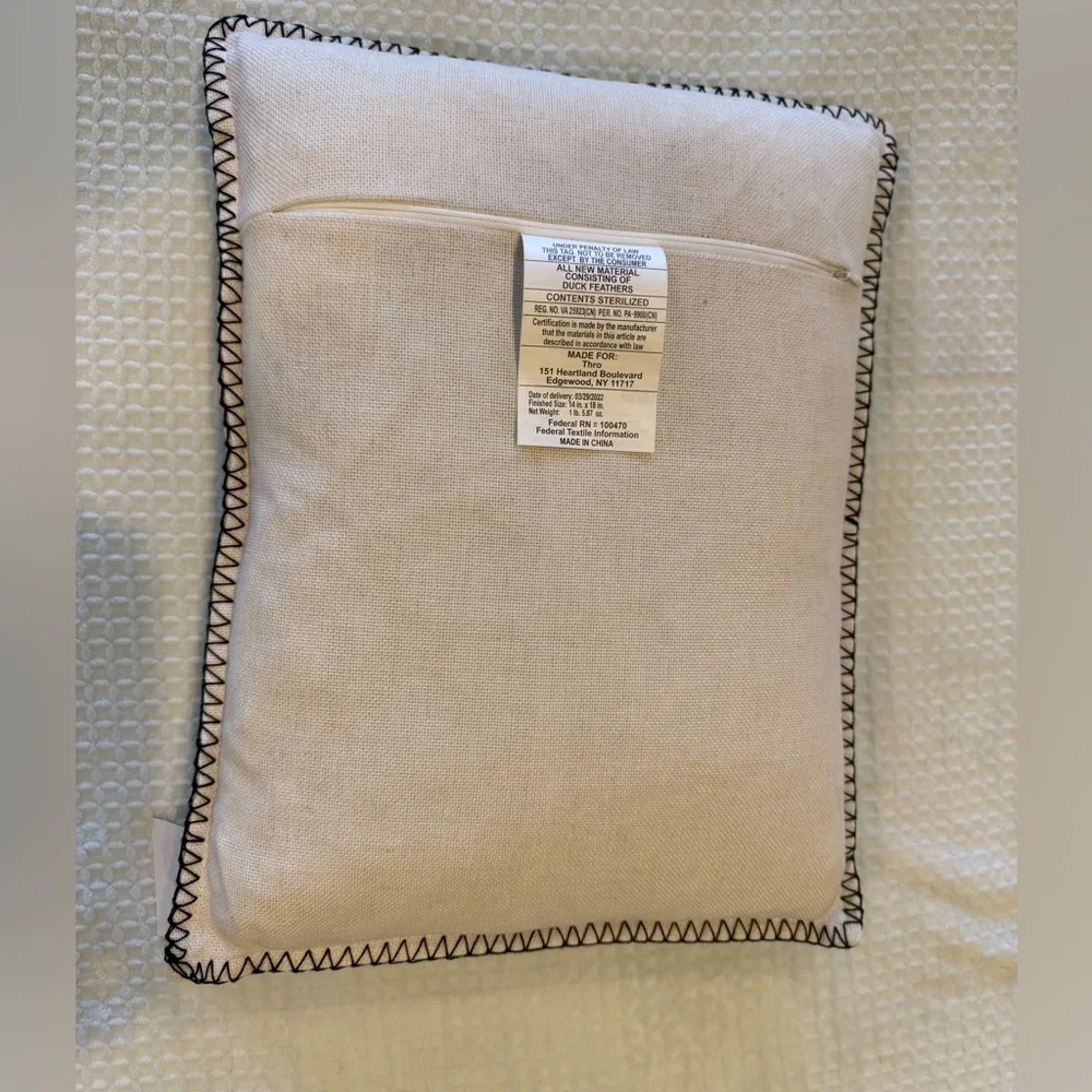 Thro decorative pillow